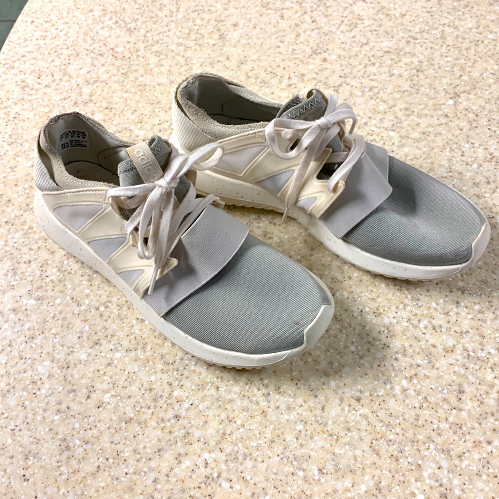 Women’s Adidas Tubular Size 7